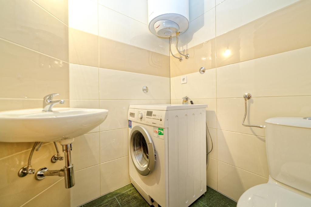 Apartment 2 *