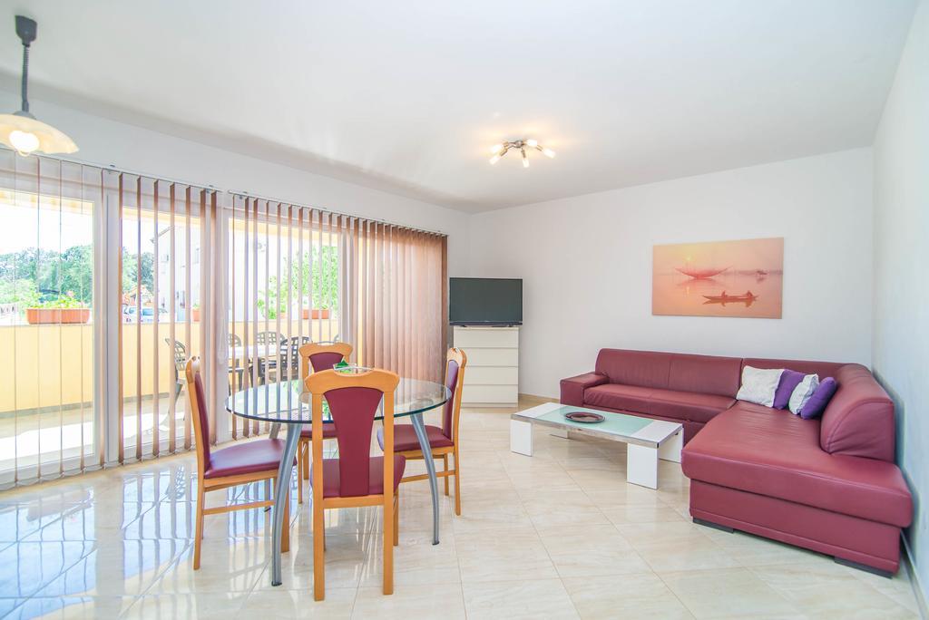 2 Apartment *